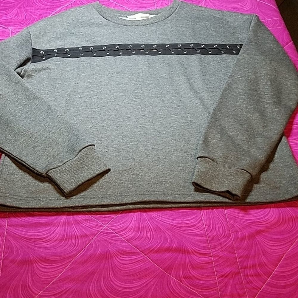 ✔ 5 for $25 Gray & Black Lace Sweatshirt M